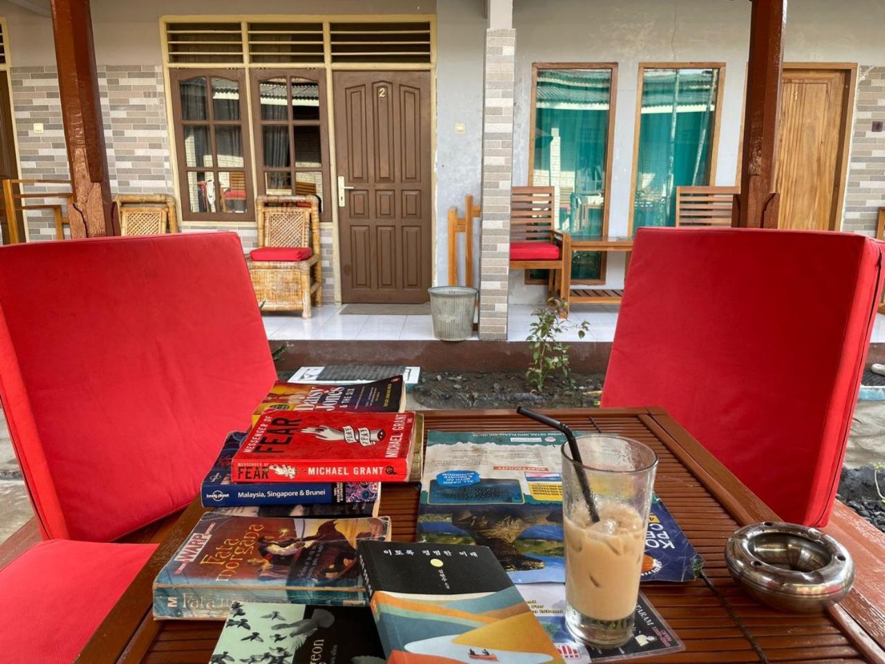 Lita Homestay Gili Trawangan Exterior photo